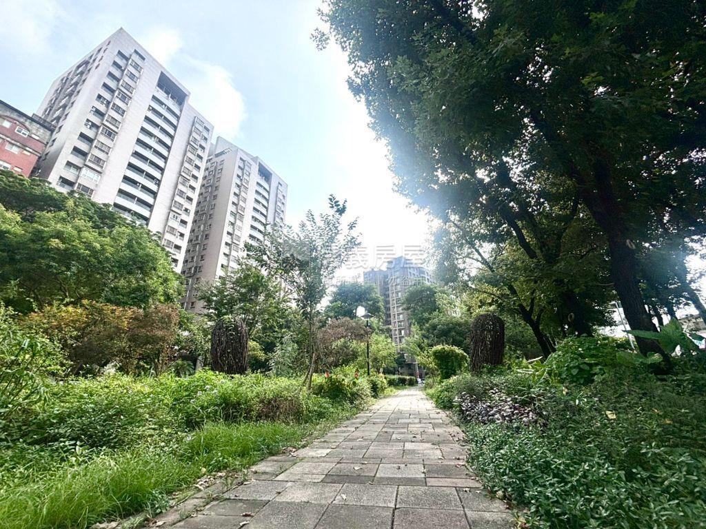 北區現況前後陽台大三房房屋室內格局與周邊環境