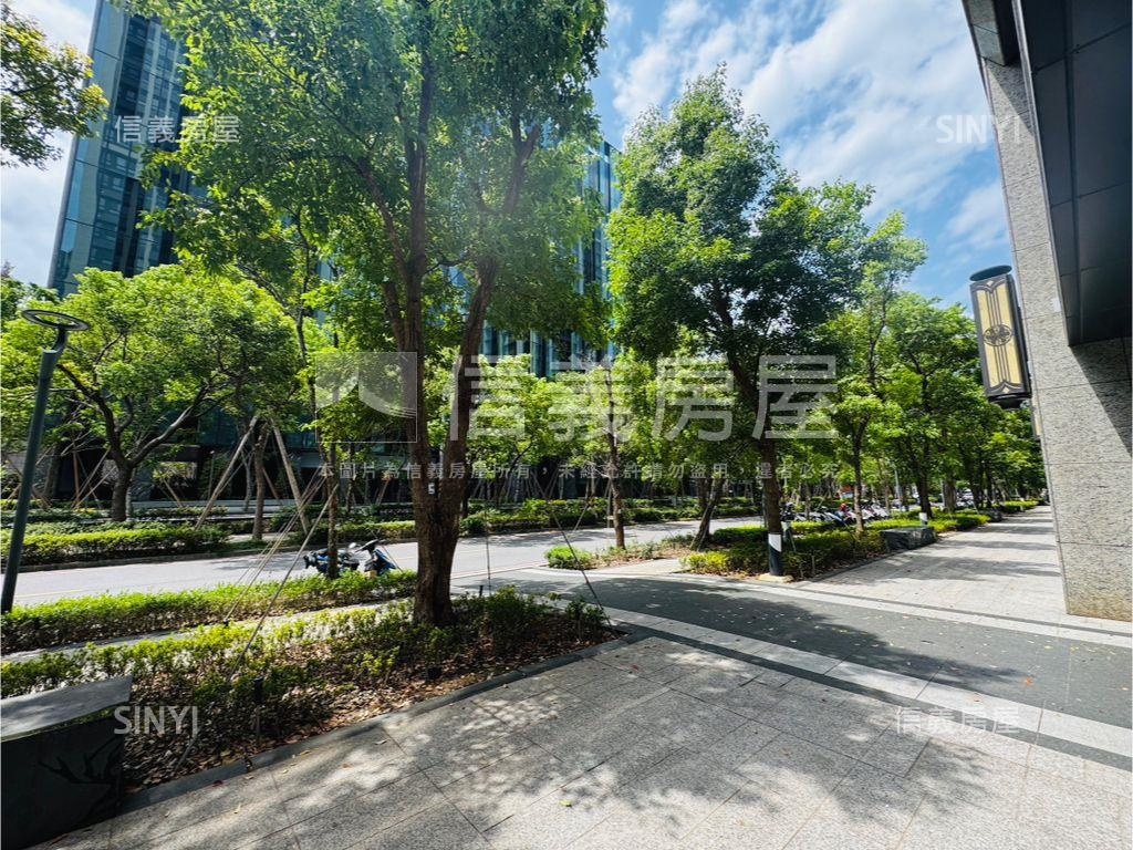 遠雄ＣＡＳＡ挑高金店面房屋室內格局與周邊環境