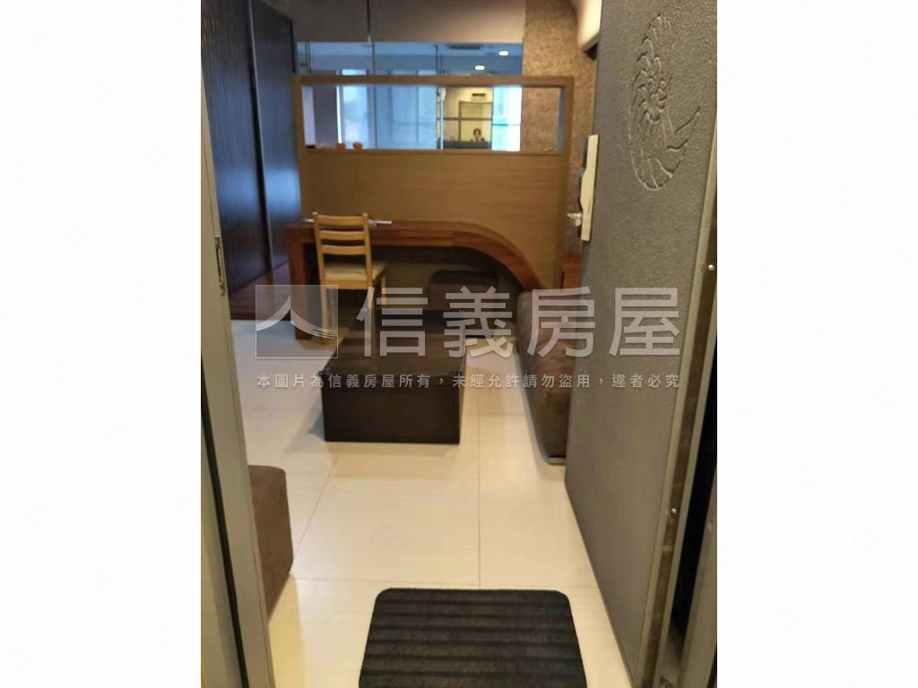 新世界高樓附車位房屋室內格局與周邊環境