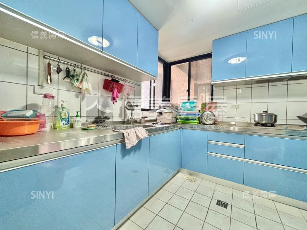 鳥語花香●日月光四房車位房屋室內格局與周邊環境