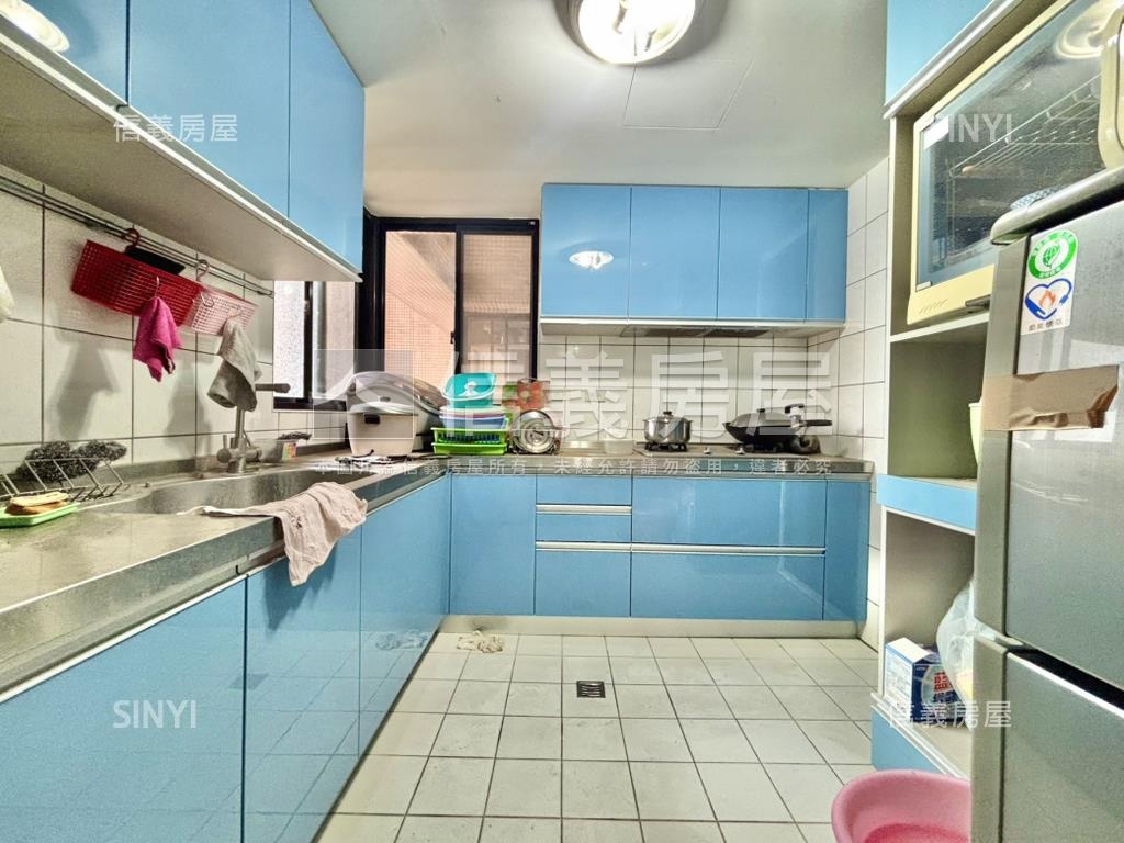 鳥語花香●日月光四房車位房屋室內格局與周邊環境