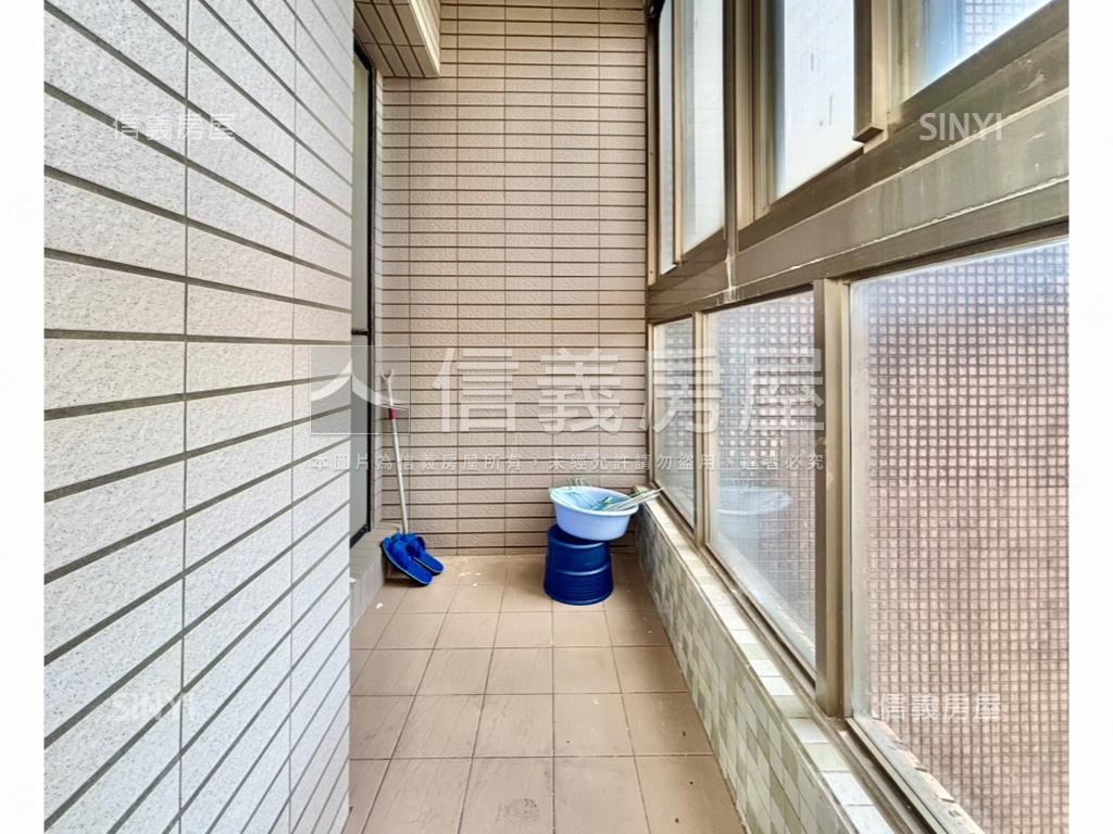 鳥語花香●日月光四房車位房屋室內格局與周邊環境