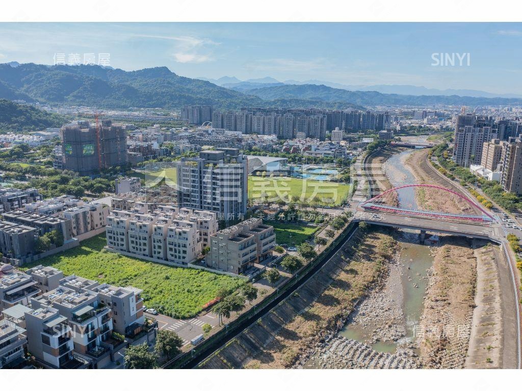北屯面河岸大面寬黃金角地房屋室內格局與周邊環境
