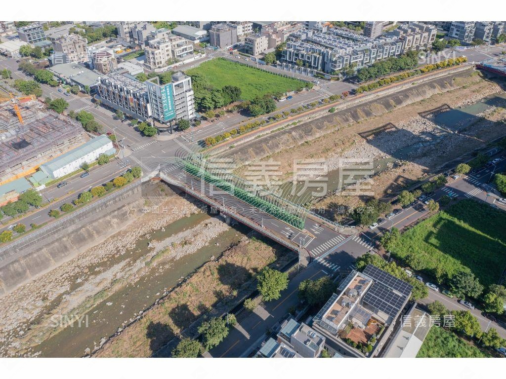 北屯面河岸大面寬黃金角地房屋室內格局與周邊環境