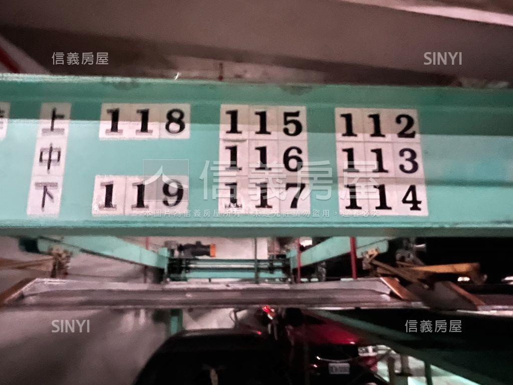 荷堤車位１４５號房屋室內格局與周邊環境