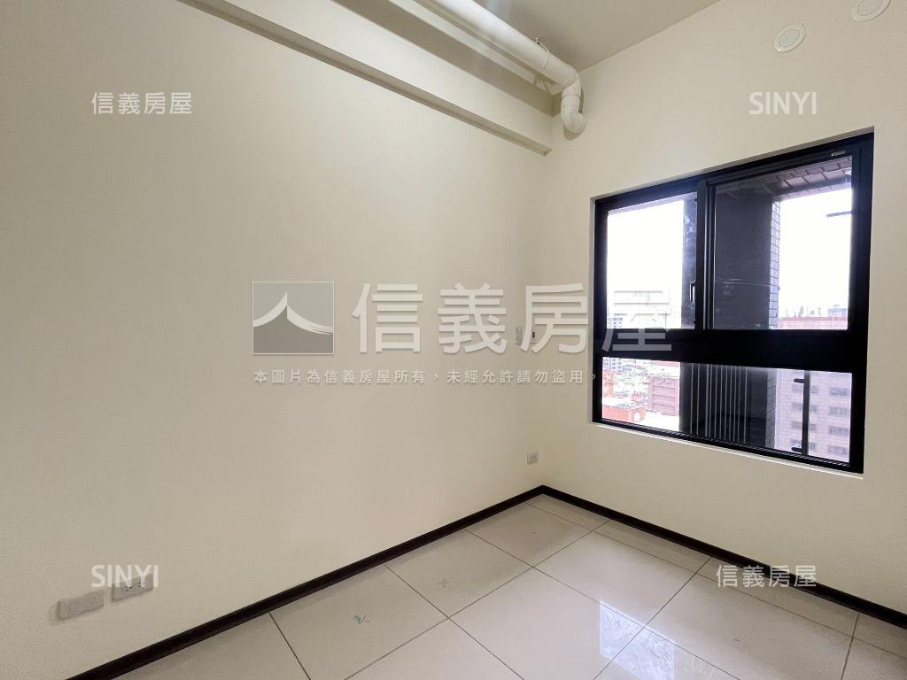 泳池景觀３房平車位房屋室內格局與周邊環境