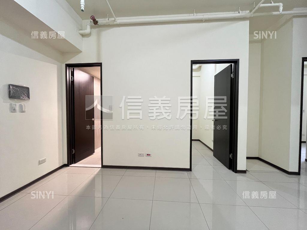 泳池景觀３房平車位房屋室內格局與周邊環境