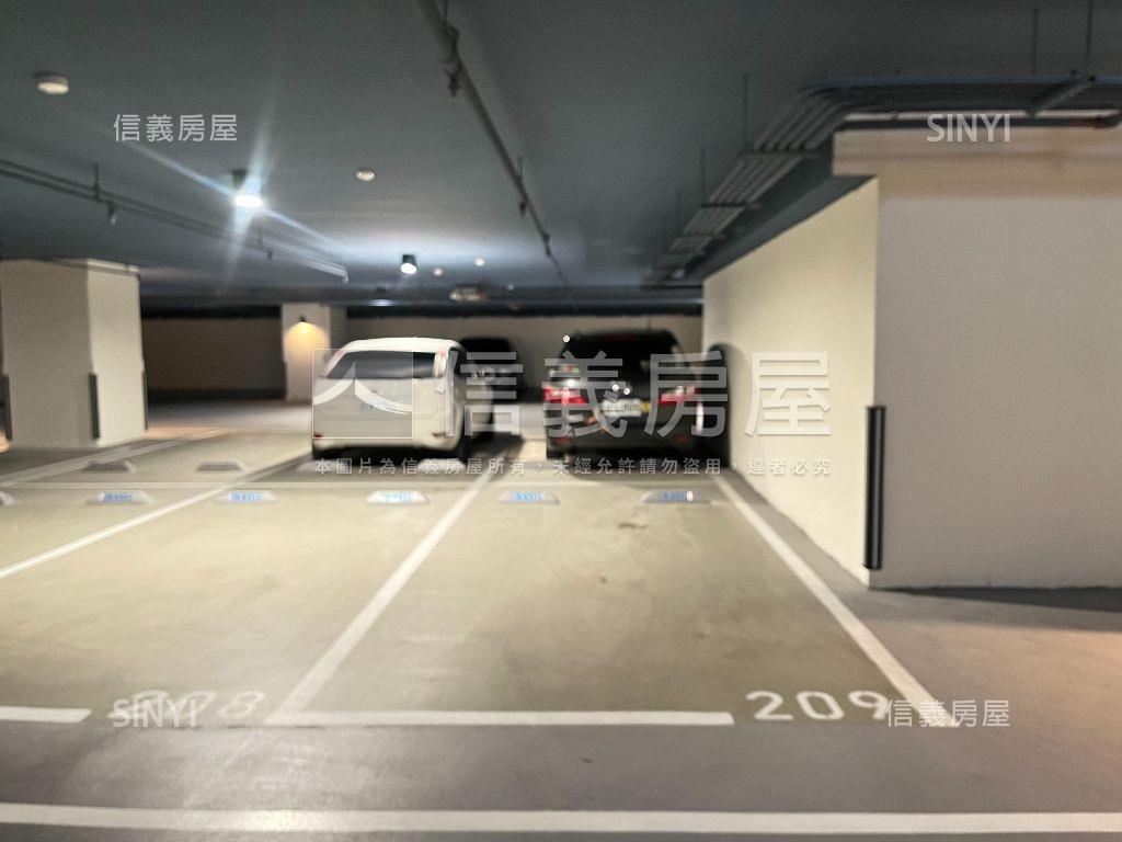 泳池景觀３房平車位房屋室內格局與周邊環境