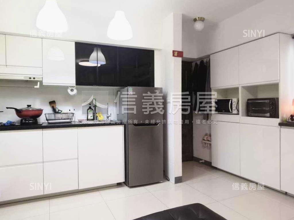 商五用地三多捷運旁美兩房房屋室內格局與周邊環境