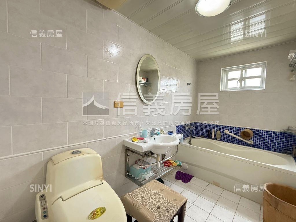 愛河首排河景四房房屋室內格局與周邊環境