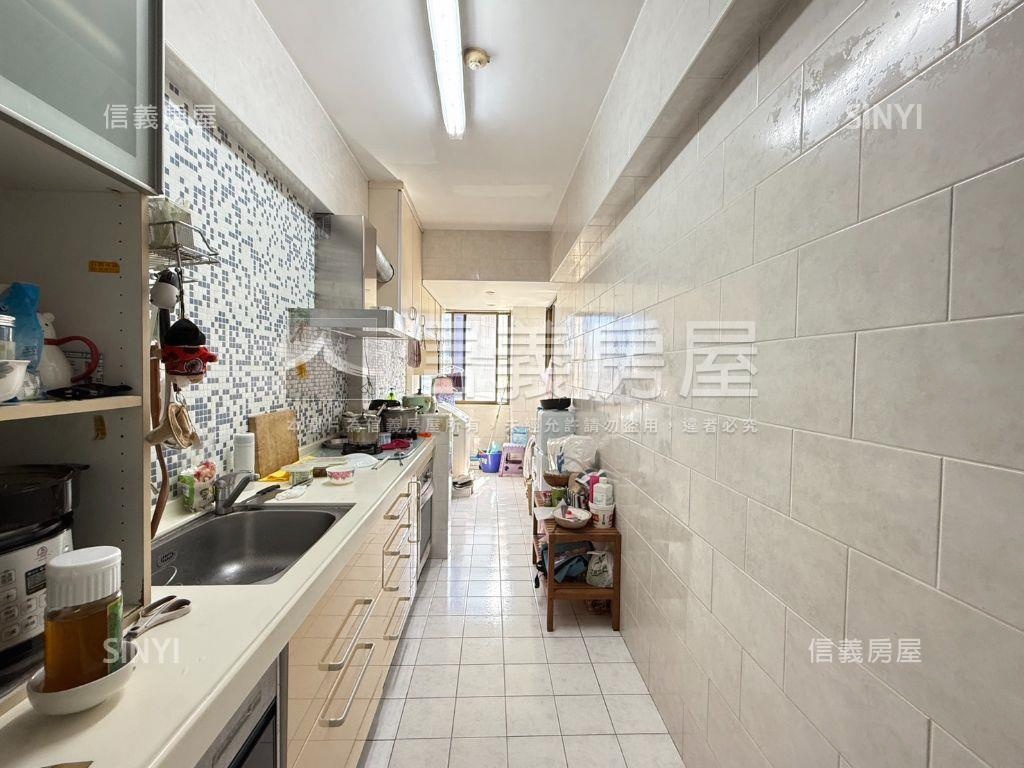 愛河首排河景四房房屋室內格局與周邊環境