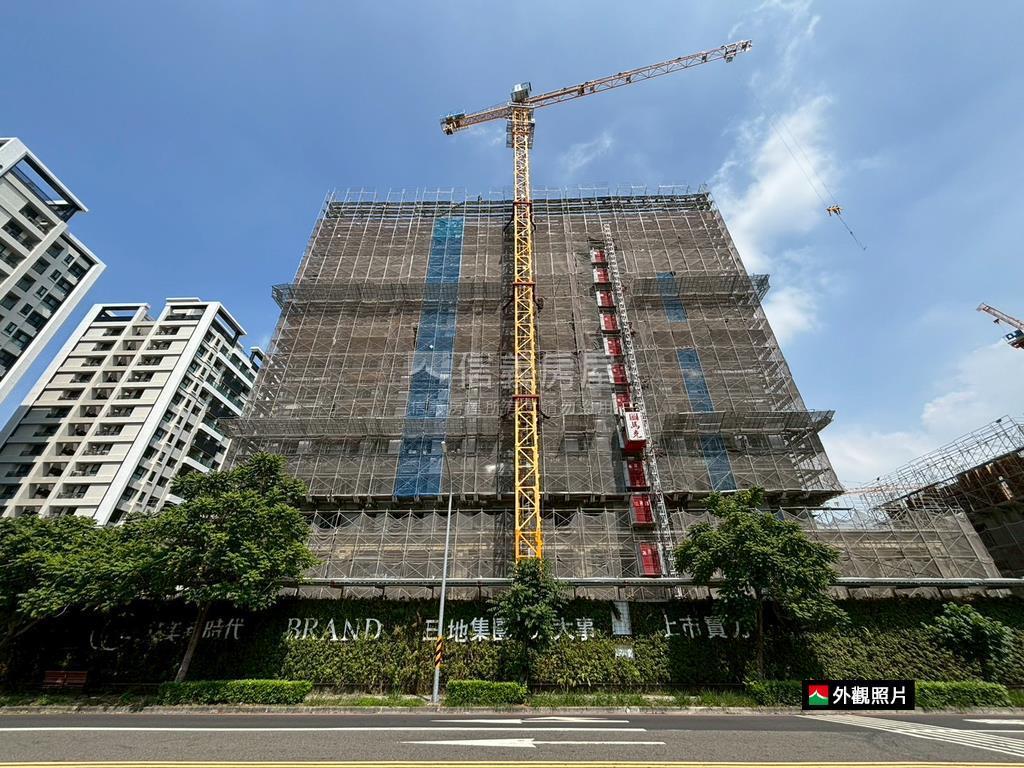 艾美新時代邊間店面房屋室內格局與周邊環境