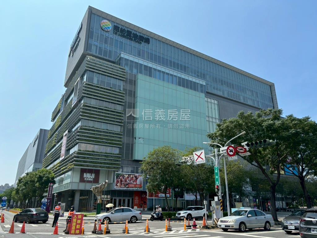 艾美新時代邊間店面房屋室內格局與周邊環境
