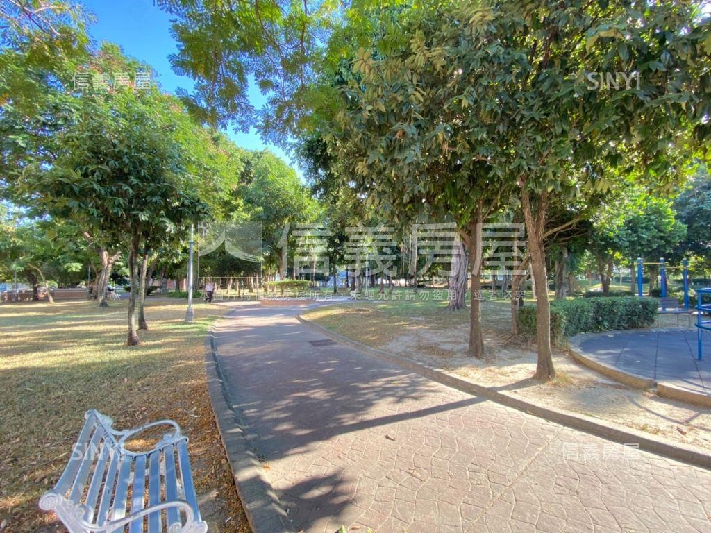 總太女王萬歲高樓機上車位房屋室內格局與周邊環境