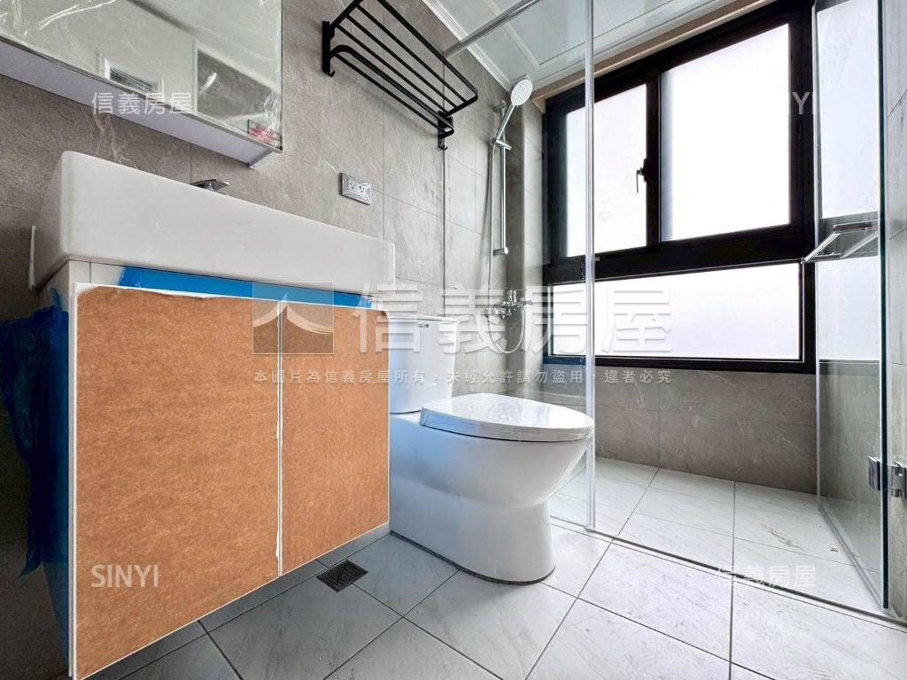 東區全新收租透套獨洗獨曬房屋室內格局與周邊環境