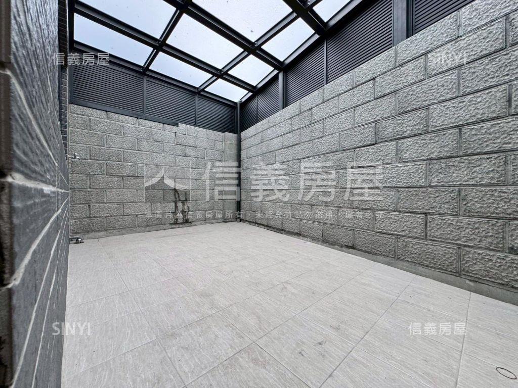 東區全新收租透套獨洗獨曬房屋室內格局與周邊環境