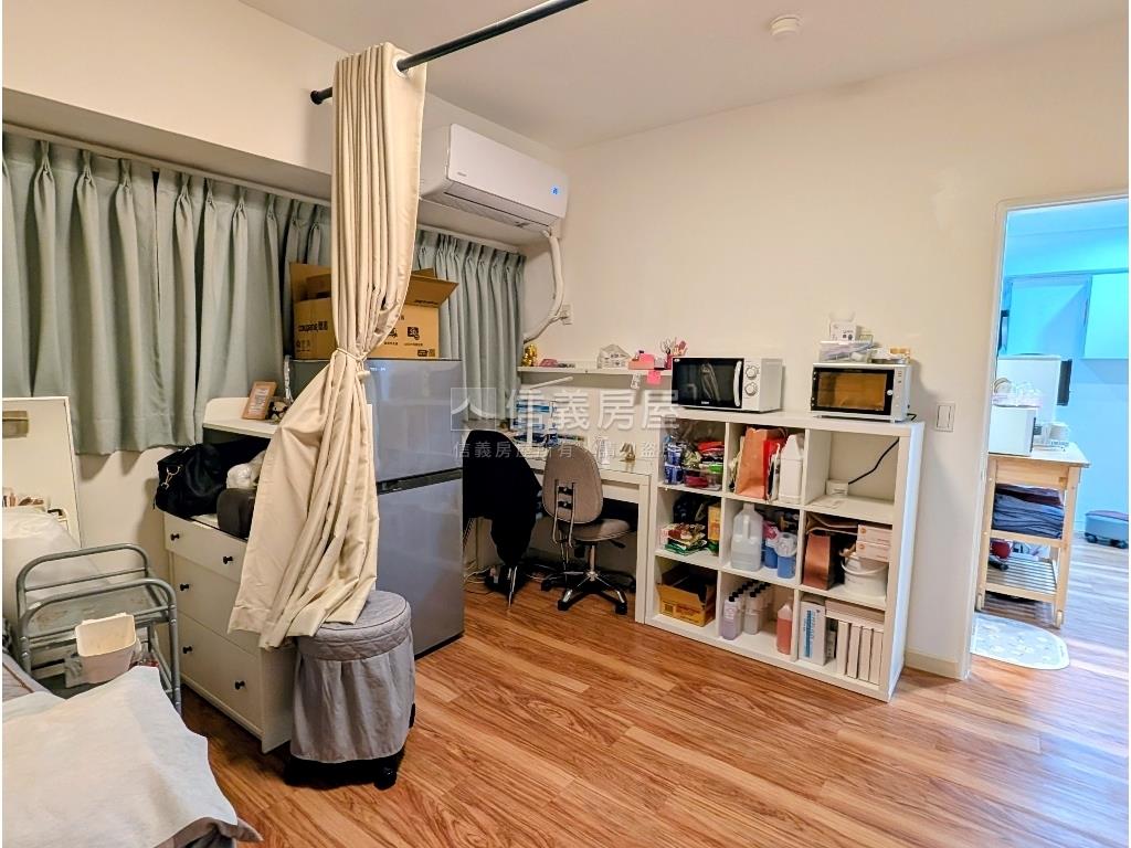 很近六張犁捷運管理美二房房屋室內格局與周邊環境
