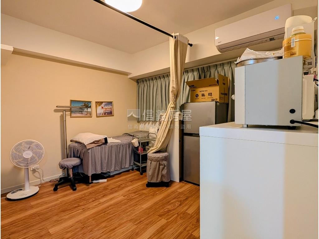 很近六張犁捷運管理美二房房屋室內格局與周邊環境