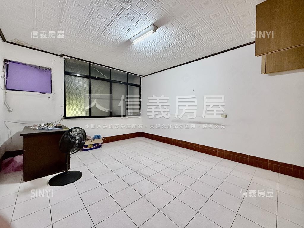 仁美熱鬧騎樓店面房屋室內格局與周邊環境