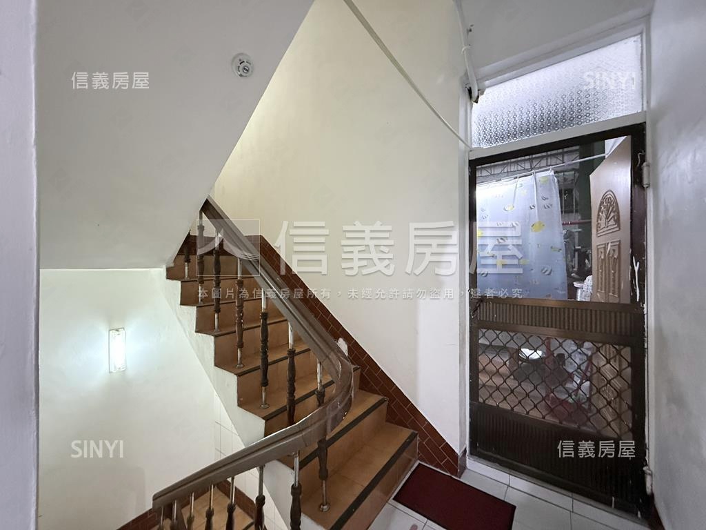 仁美熱鬧騎樓店面房屋室內格局與周邊環境