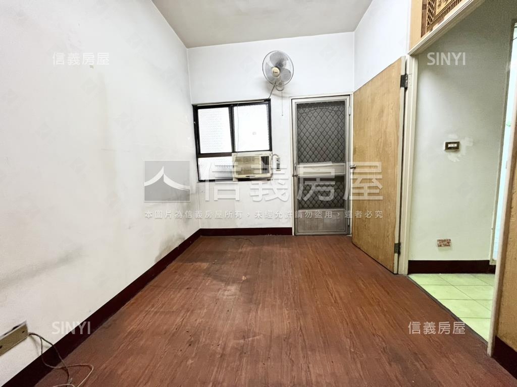 車水馬龍正５樓黃金透店房屋室內格局與周邊環境