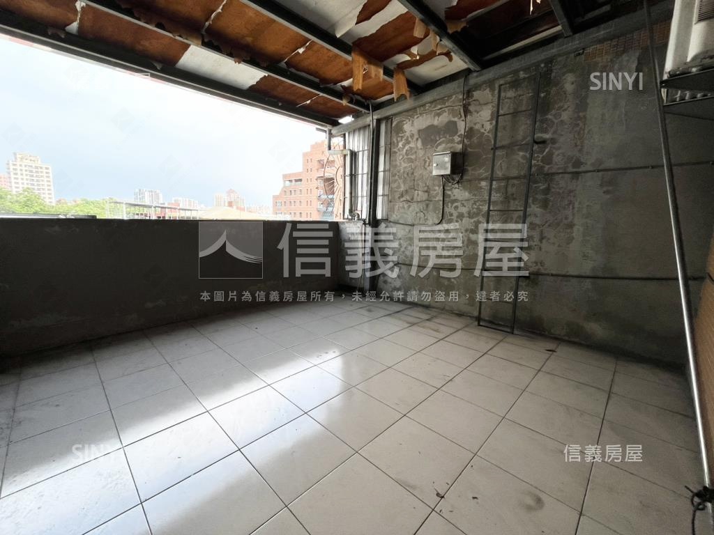 車水馬龍正５樓黃金透店房屋室內格局與周邊環境