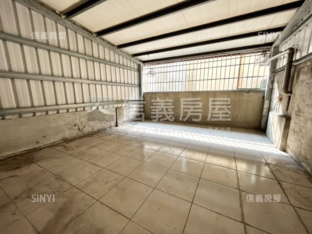 車水馬龍正５樓黃金透店房屋室內格局與周邊環境