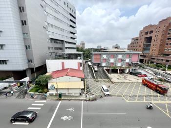 車水馬龍正５樓黃金透店