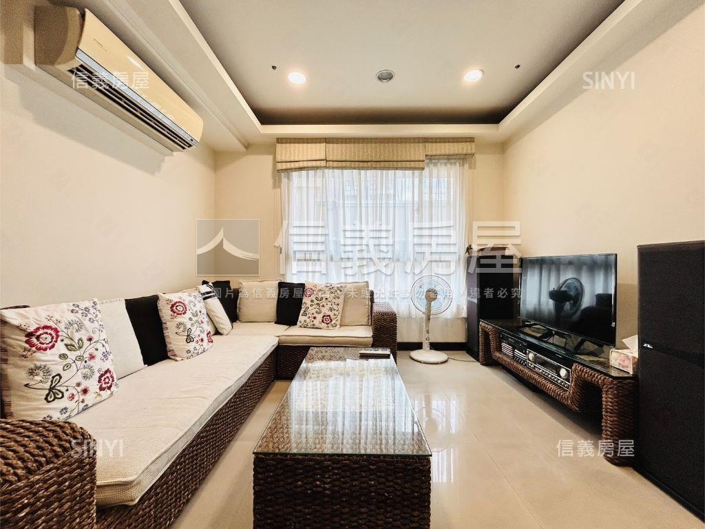 悠遊郡四房車位房屋室內格局與周邊環境