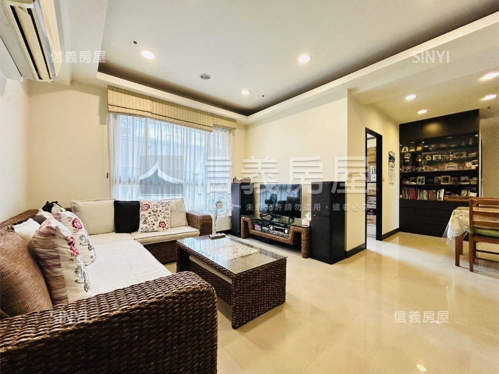 悠遊郡四房車位房屋室內格局與周邊環境