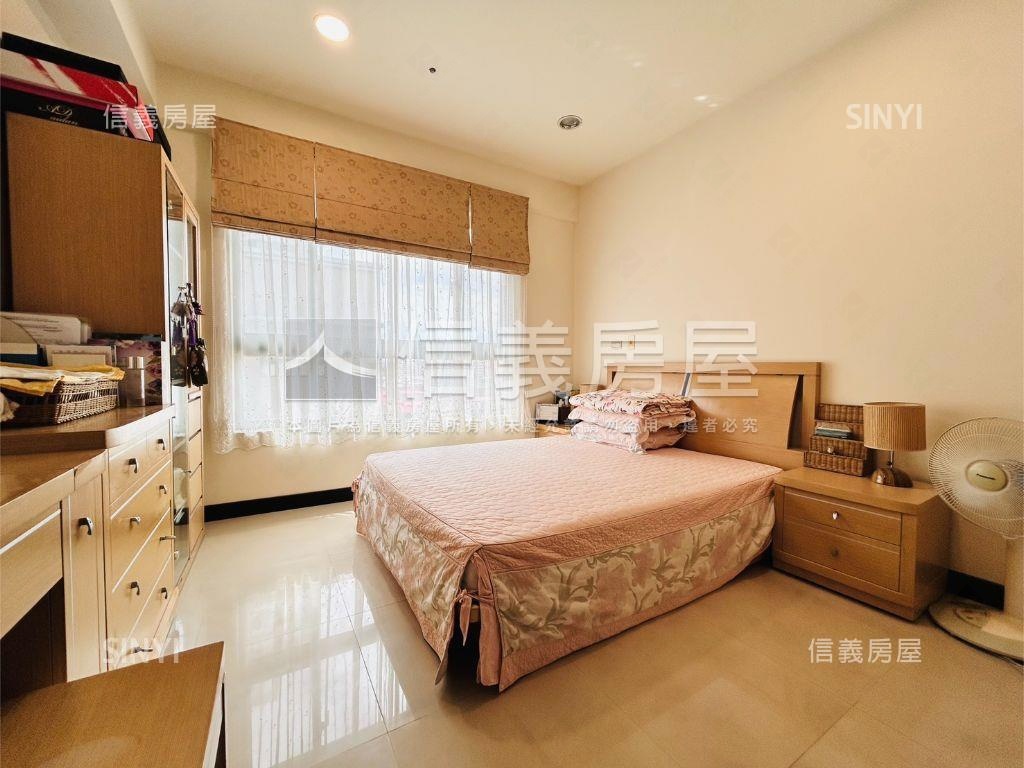 悠遊郡四房車位房屋室內格局與周邊環境