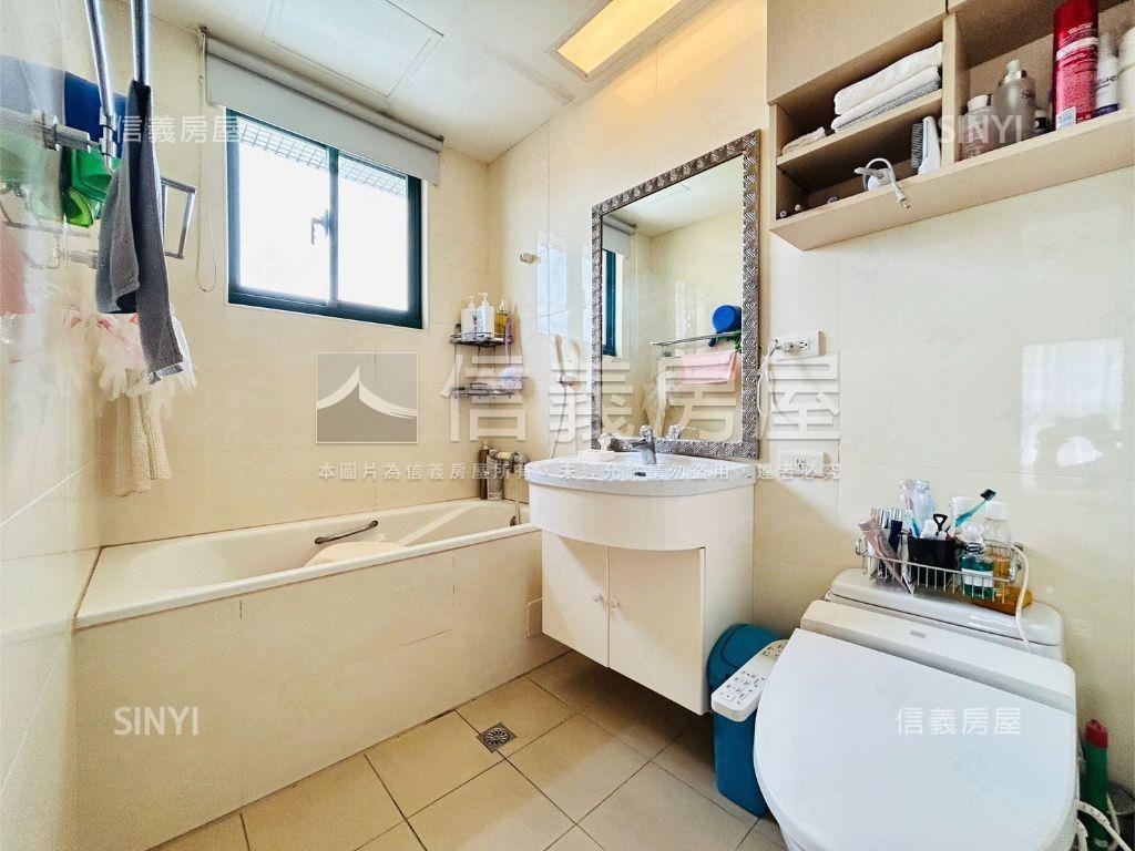 悠遊郡四房車位房屋室內格局與周邊環境