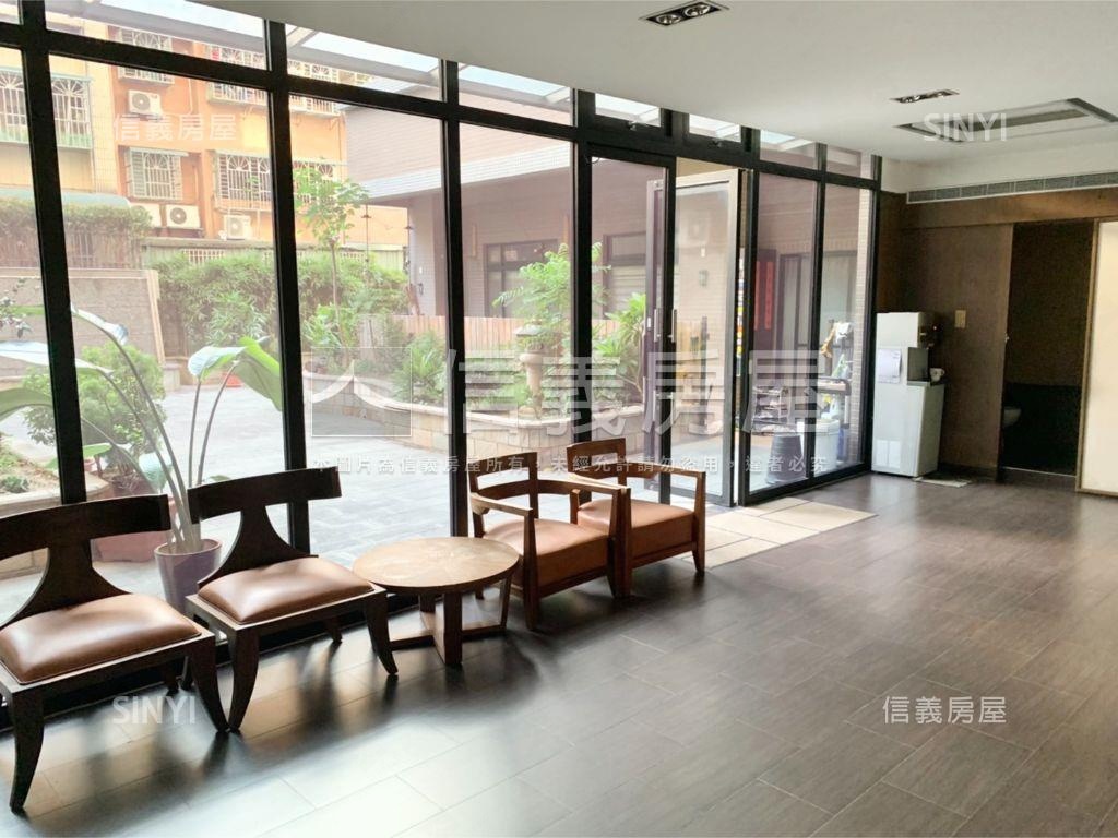 悠遊郡四房車位房屋室內格局與周邊環境