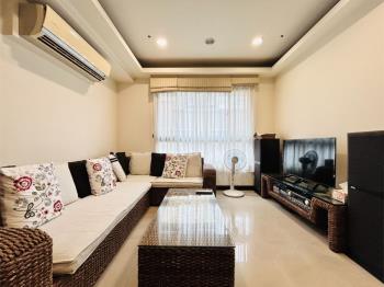 悠遊郡四房車位