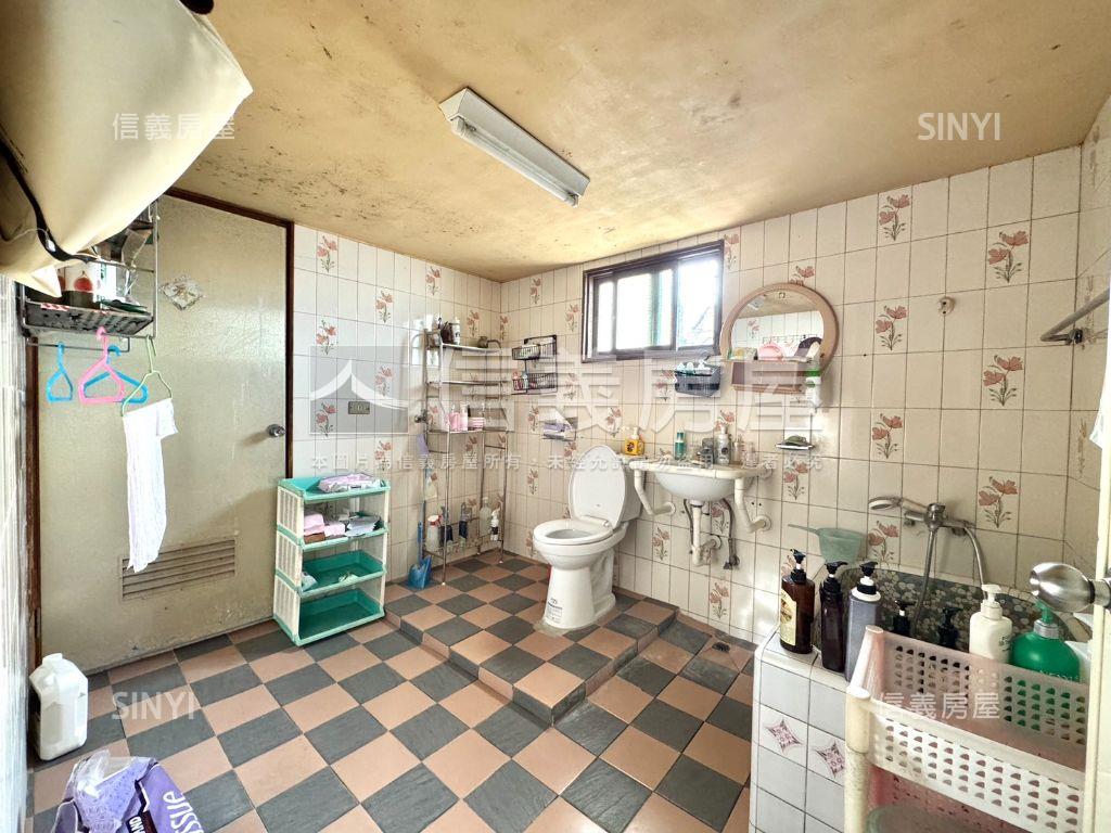 本原街百坪土地獨棟透天房屋室內格局與周邊環境
