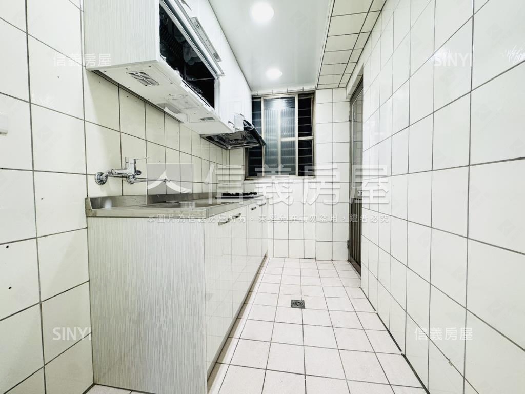 富貴及第裝潢２＋１房房屋室內格局與周邊環境