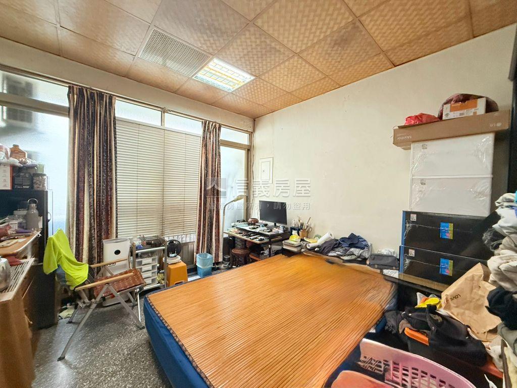 近福華飯店角窗店面房屋室內格局與周邊環境