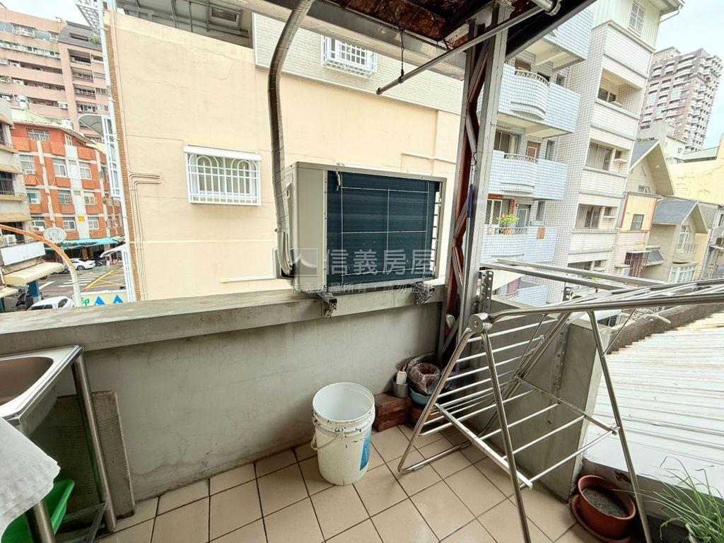 近福華飯店角窗店面房屋室內格局與周邊環境