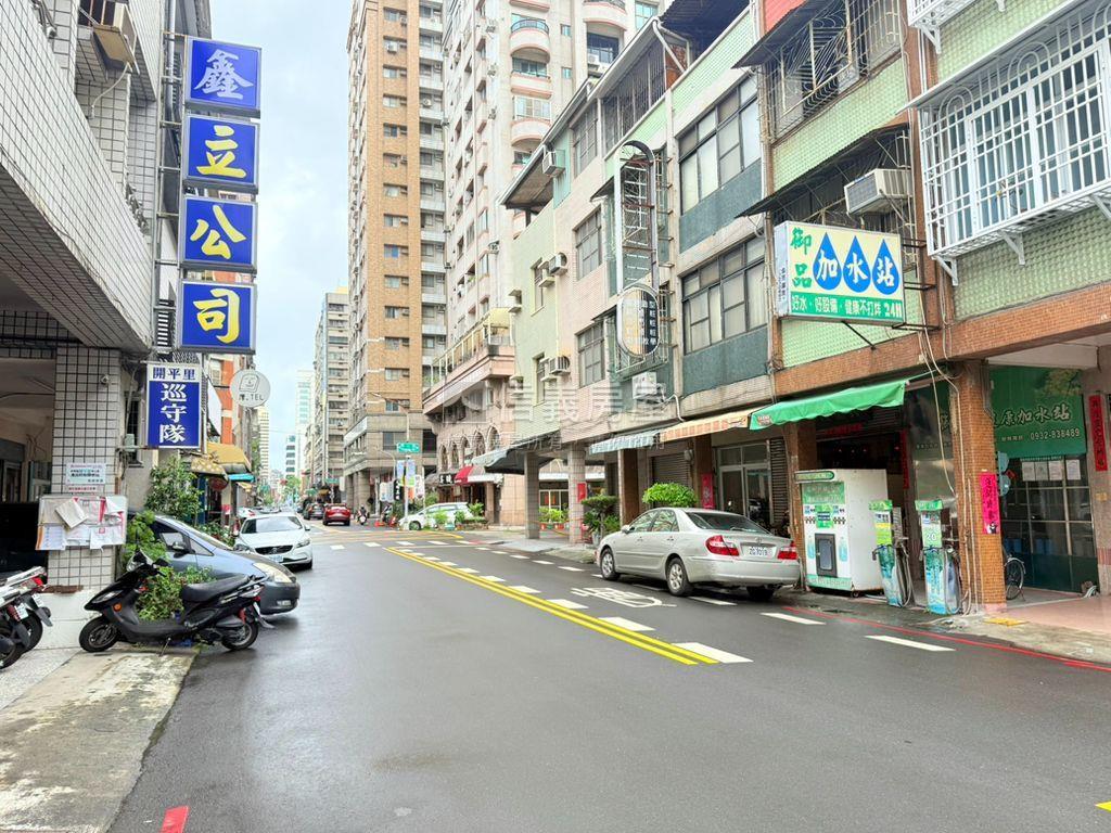 近福華飯店角窗店面房屋室內格局與周邊環境
