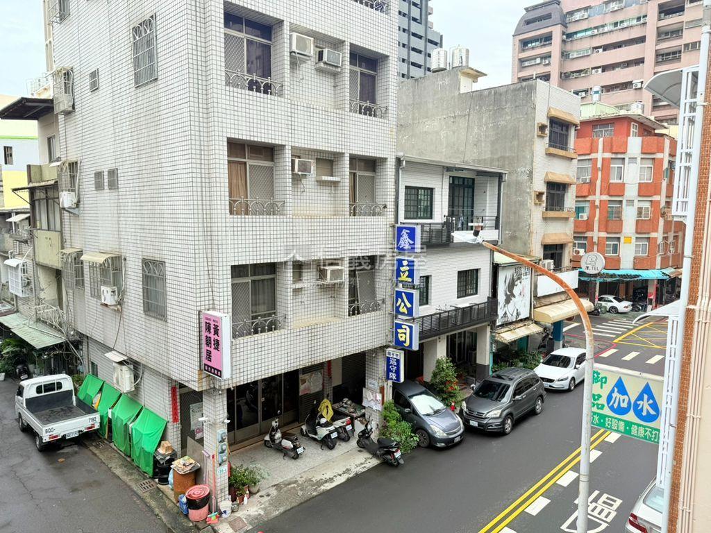 近福華飯店角窗店面房屋室內格局與周邊環境