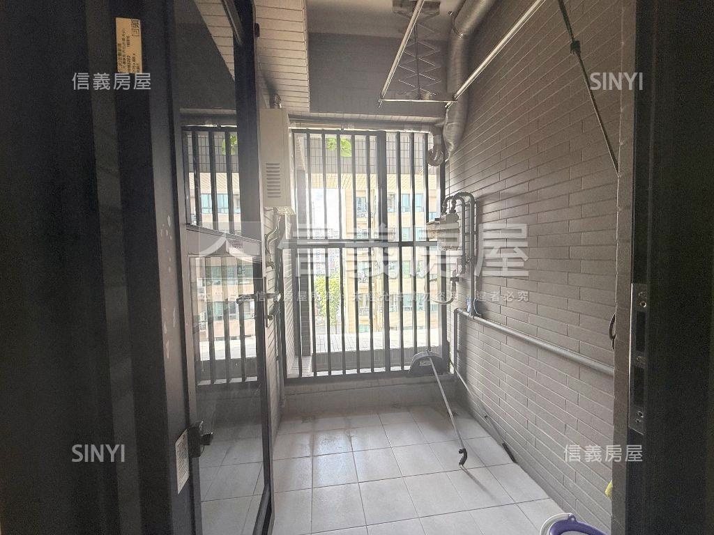 繁華巨蛋採光三房平車房屋室內格局與周邊環境