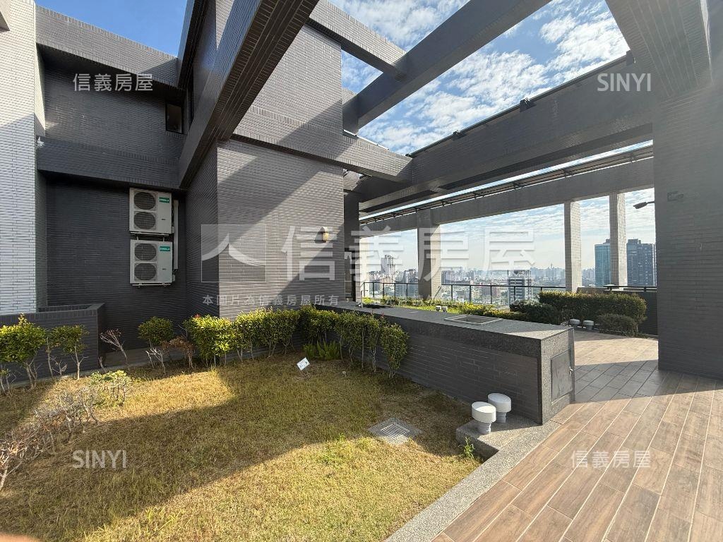 繁華巨蛋採光三房平車房屋室內格局與周邊環境