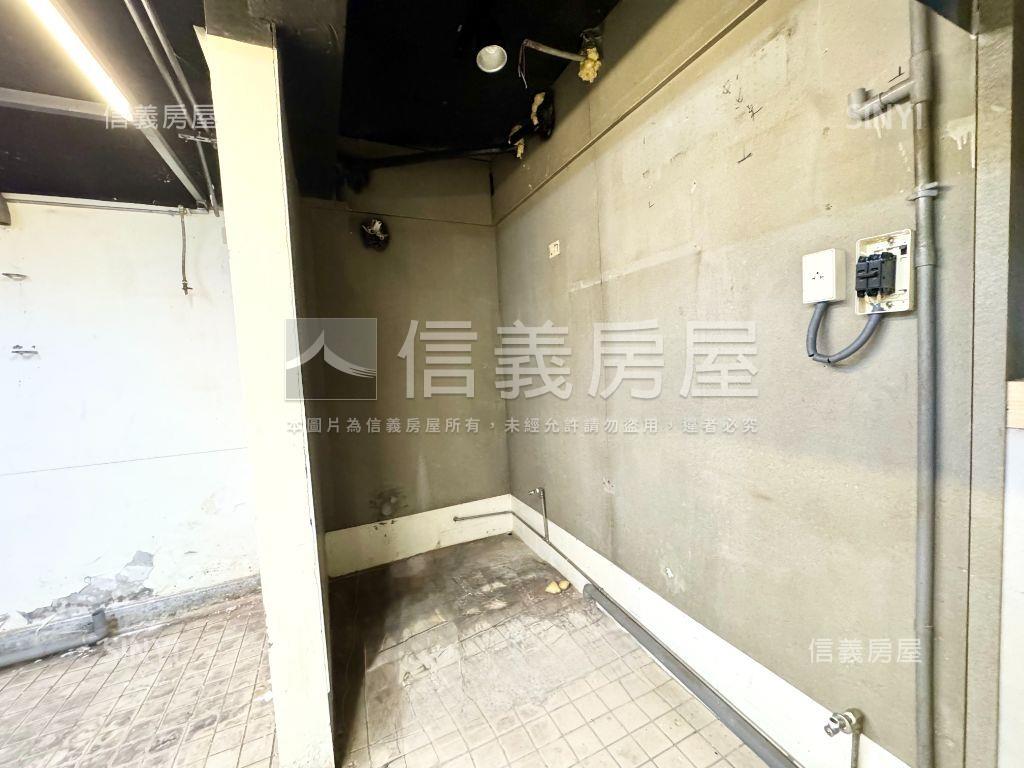大直捷運庭園黃金店面房屋室內格局與周邊環境