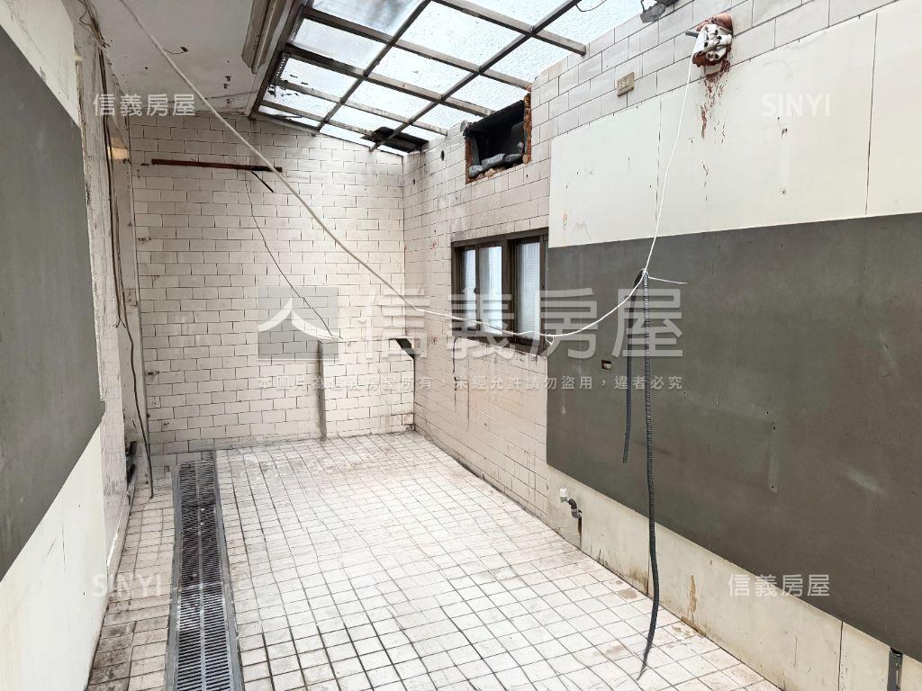 大直捷運庭園黃金店面房屋室內格局與周邊環境