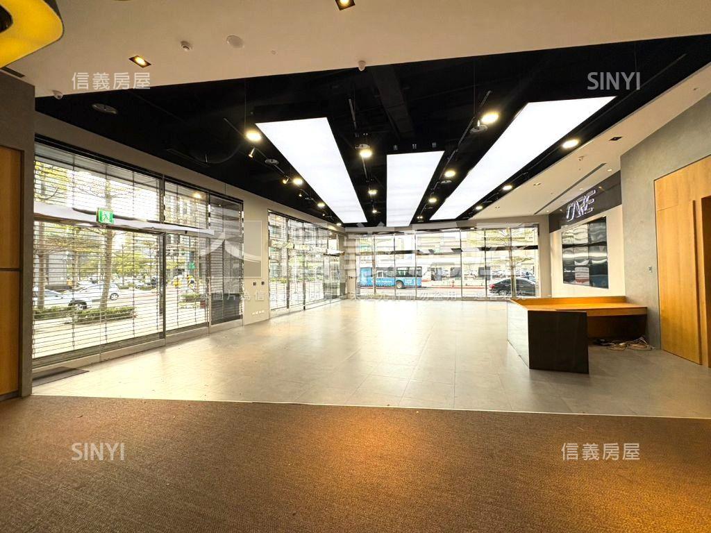 內科旗艦大面寬角窗店霸房屋室內格局與周邊環境