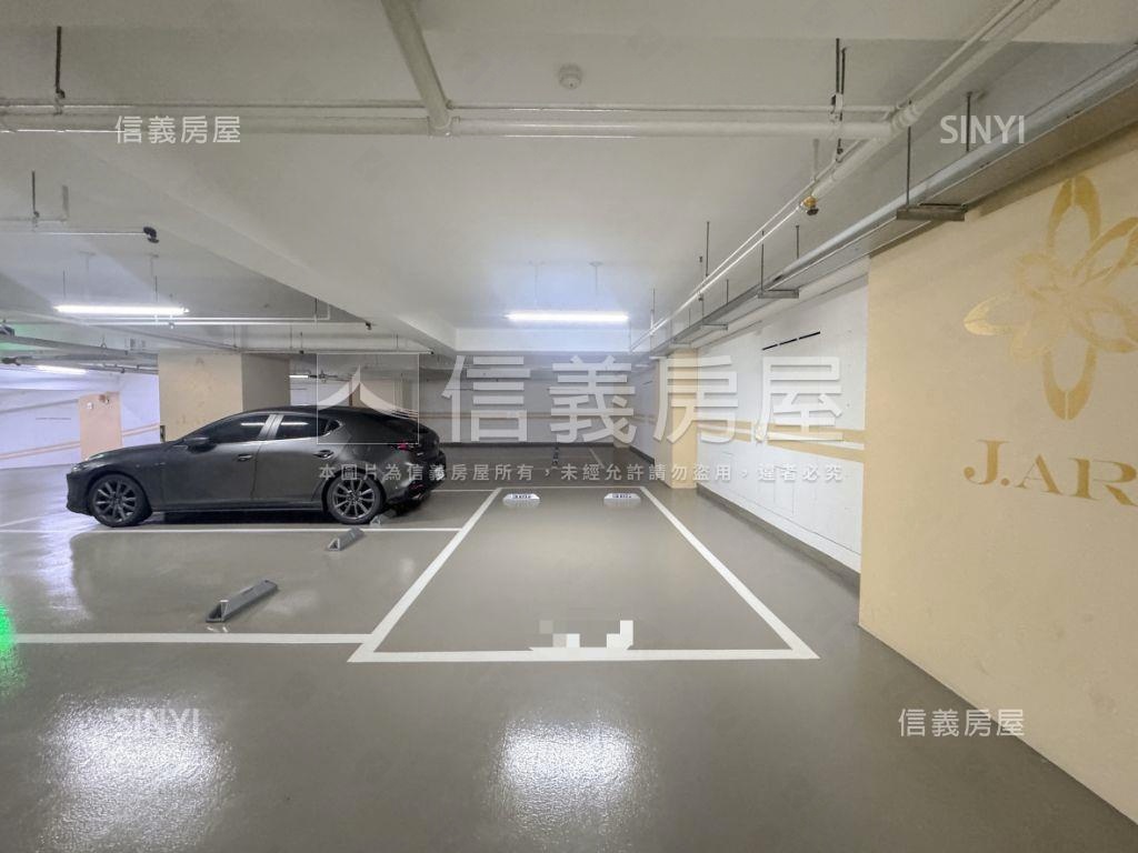 輕屋齡質感高樓美邸平車房屋室內格局與周邊環境