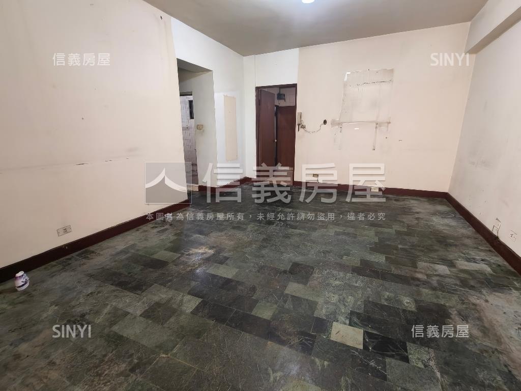 近輕軌壽山公園站華廈３房房屋室內格局與周邊環境