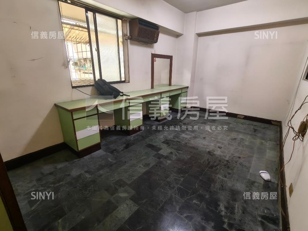近輕軌壽山公園站華廈３房房屋室內格局與周邊環境