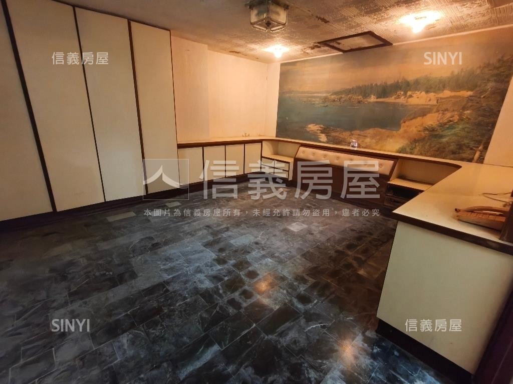 近輕軌壽山公園站華廈３房房屋室內格局與周邊環境