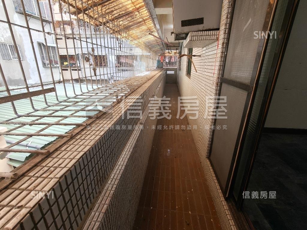 近輕軌壽山公園站華廈３房房屋室內格局與周邊環境